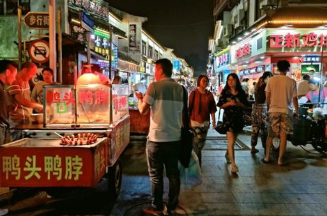 摆摊：普通人开店前的黄金试炼场